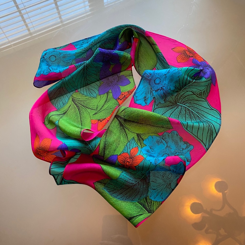 Vintage Liz Claiborne silk scarf - Picture 12 of 15